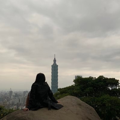 YouKnowWho1989's profile picture. 