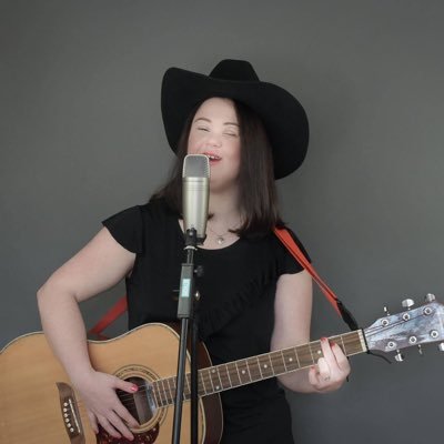 laraticfans's profile picture. 