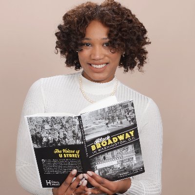 Author of Black Broadway in DC| Arts & Culture ✍🏾 @washingtonianmag| Tour Guide| 🎙️@wtop| Former @voanews UMD'17 @merrillcollege ‘15 @Gboro_College