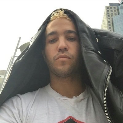hawt smexxy pictures of pete wentz hourly hehehe