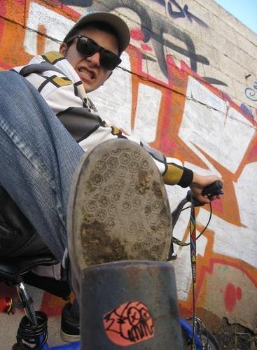 MiniEmece's profile picture. Personaje del Carmen (Murcia) pateando calles desde peque entre petas, litros, raps, pintura y bloques. Técnico superior de sistemas informaticos en red '90