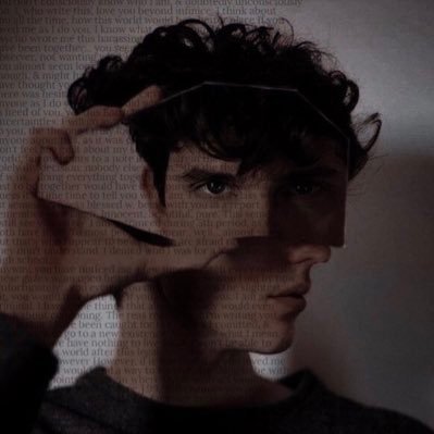 noivli's profile picture. كُن شيئاً جميلاً ولا أنقلع. https://t.co/ea01SsqIdR