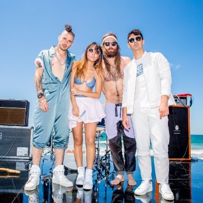 Bienvenido al Fans club oficial de DNCE en nuestro país.  Pre-Save #DANCINGFEET disponible en https://t.co/WsiMRoa6An