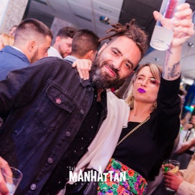 Macarra de ceñido pantalón, pandillero tatuado y suburbial ..... Más de bar que de montaña..... y de gym-tonic