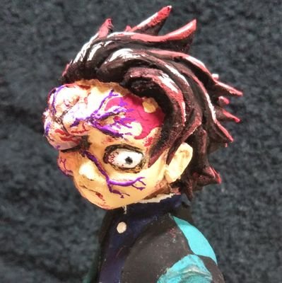 粘土をこねて色塗ってフィギュアを造るのが好きです。いろんな人の作業見るのが好き。豆腐メンタルなのに係長をしてます。部下にこの趣味ばれたら、逃げよう。無言フォロー歓迎です！