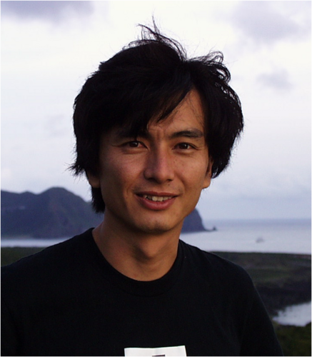 2010年1月東芝退職。同2月より台湾の国立交通大学（現在の国立陽明交通大学）電機工程系教授。専門は電子デバイス・デバイスモデリング。工学部の学生にこそ基礎知識習得が必要と考え、量子力学と統計力学の講義にも力を注いでいる。