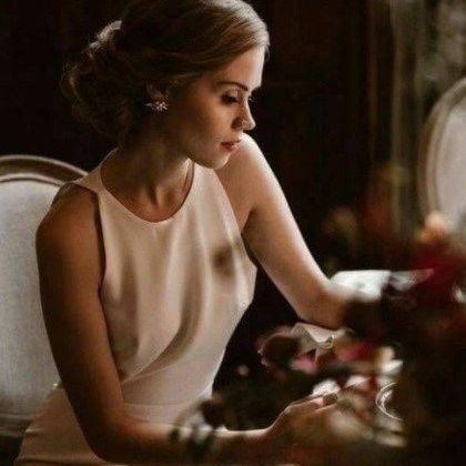 FerrolLady's profile picture. apenas poeta, escritora, compositora na tentativa de compartilhar sua imensa profundidão em breves palavras ditas em silêncio.