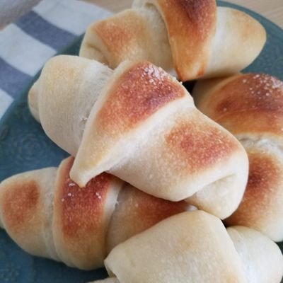 大阪府内の小さなパン教室^_^
吉永麻衣子先生考案の『おうちパン』をお伝えしています。
お子様連れ歓迎！
焼き立てパンを囲んでシアワセ時間を過ごしませんか？