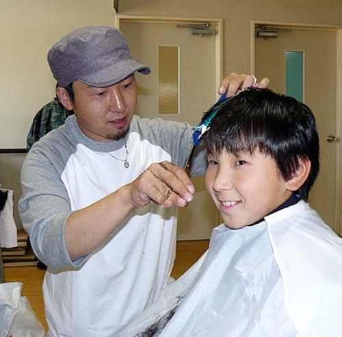 今回の震災で家も店舗も流されましたが、周りの皆さんのお陰で生かさせて頂いて、感謝の気持ちでいっぱいでしす