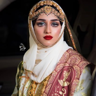 خبيـرة الـتجميـل مـيكب سنـمائي والمسرحي 🎭🎨