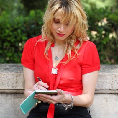 Autrice di poesia, critico letterario e saggista. Editor presso https://t.co/ta7nhMOiXQ - Uff. stampa presso Spazio Parola