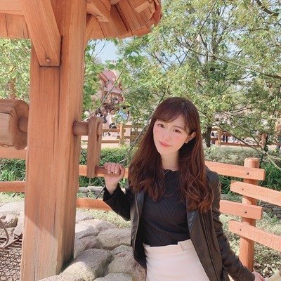 ビンボーな母子家庭育ち🙇♀️⇒介護職に就くもブラックすぎて欝病になり退職⇒スーパーでバイト⇒今の現状を変えたいと思い、ネットビジネスに出会う⇒3ヵ月で月収100万円達成💕
時間とお金が自由になって幸せな毎日に💗
私の様に現状を変えたいと思っている人を無料でサポートしてます✊