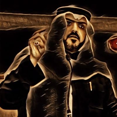 رفرفي يا رايه المجد التليد
عبري عن رؤيه ملوك الورا
من ولي العهد والركن الشديد
حامي البيتين ما بعده ذرا
صامل الزندين عزمه من حديد