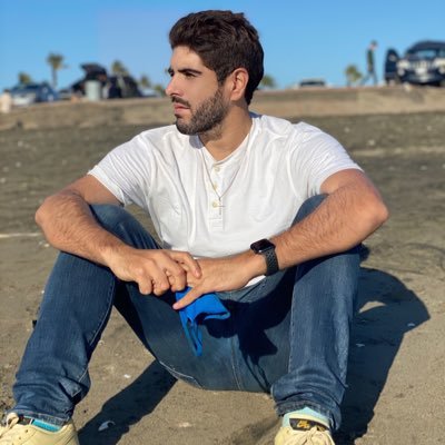 • Master Swimmer🥇• Tennis • Volleyball • Hodophile • Human Development • 🎓🎤📸✍🏽🎥📖🎭🎬🚴♂️ 🔸Doing epic shit🔸