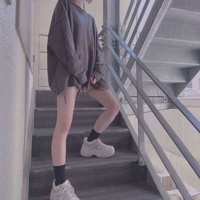 ビンボーな母子家庭育ち(´•̥̥̥ω•̥̥̥`)⇒介護職に就くもブラックすぎて欝病になり退職⇒スーパーで働く⇒今の現状を変えたいと思い、ネットビジネスに出会う⇒3ヵ月で月収100万円達成💌
時間とお金が自由になって幸せな毎日に💙
私の様に現状を変えたいと思っている人を無料でサポートしてます💪
