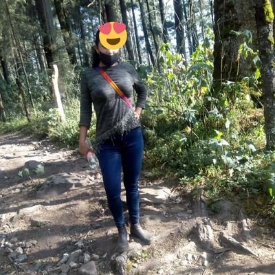saya adalah sesosok manusia yang hidup bahagia, daj terkadang juga merasa sedih