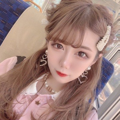 母子家庭でビンボー育ち🙇♀️⇒介護職に就くもブラックすぎてウツ病になり退職⇒スーパーでパート⇒今の現状を変えたいと思い、ネットビジネスに出会う⇒3ヵ月で月収100万円達成💓
時間とお金が自由になって毎日幸せに💛
私の様に現状を変えたいと思っている人を無料でサポートしてます✨
