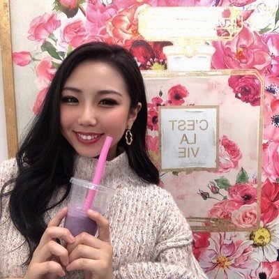 ビンボーな母子家庭育ち(´•̥ ω •̥` )⇒介護職に就くもブラックすぎて欝病になり退職⇒スーパーでバイト⇒今の現状を変えたいと思い、ネットビジネスに出会う⇒3ヵ月で月収100万円達成。
時間とお金が自由になってフリーダムガールに💚
私のように現状を変えたいと思っている人を無料でサポートしてます✊