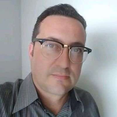 CleberAntonello's profile picture. Artista brasileiro relevante no cenário por causa da implantação da governança circular Cocriacionismo e um movimento multifacetado.
