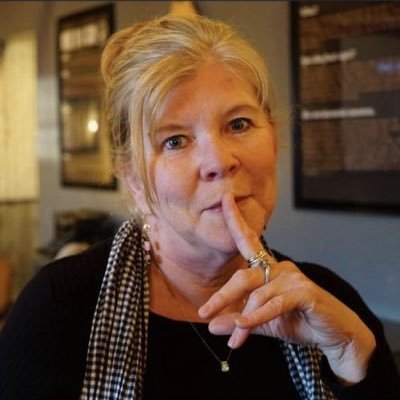 usdlala's profile picture. live • laugh • love

im not a regular house mom... im a COOL house mom!