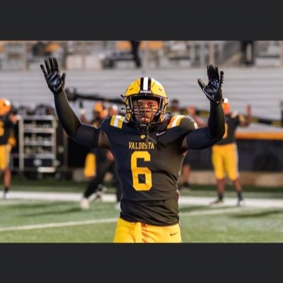 Valdosta high school /student Athlete/5’10- 215/ MLB/ Class of 2022