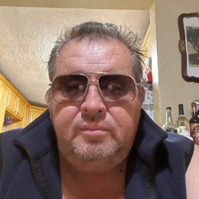 OshitoBlanko's profile picture. dias caóticos nos intentan distraer de vivir aquí y ahora , no hagáis caso , no perdáis la conexión