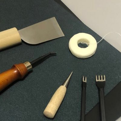 レザークラフトを始めました。少しずつ呟いていきます!興味がある方はフォローお願いします。最近、メタボとスタミナ不足でウォーキングを始めました。 #レザークラフト #革製品 #趣味 #ハンドメイド #レザー #GOLDRUSH #ウォーキング 10000回ダメで、ヘトヘトになっても10001回目は何か変わるかもしれない