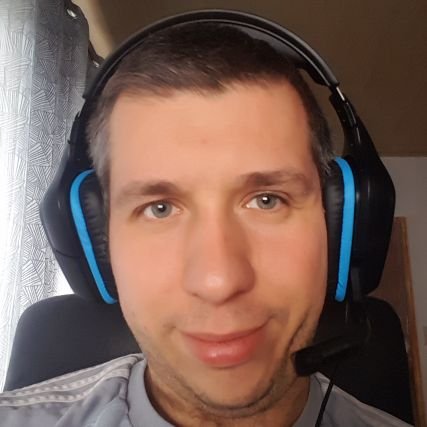 Streamer débutant de 35 ans. Joueur multigaming. Venez me rejoindre pour du fun/Chill. N'hésitez pas à venir proposer vos jeux et discuter ensemble 😊