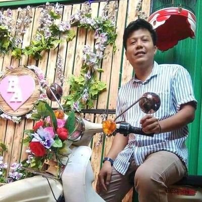 toing52's profile picture. sedang mengetik