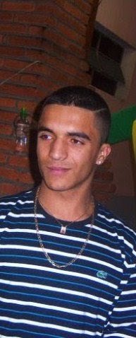 Mas engraçado é que nunca aprendi a viver. Eu não sei nada. Só sei ir vivendo.
