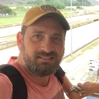 Mineiro, Cruzeiro, Cervejeiro, Publicitário, do universo da Televisão, pronto para o streaming, para o Carnaval e pra Paz! Diretor do Canal Viver Brasil
