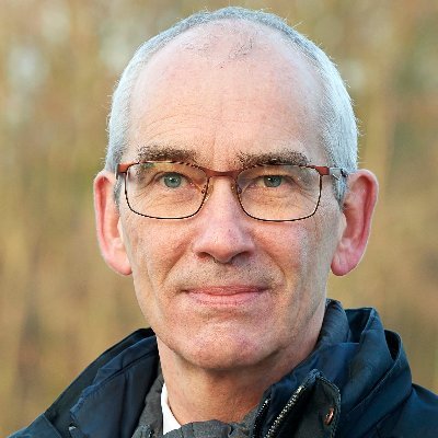 Maire de Gennevilliers - citoyen du monde - apiculteur - Communiste - Auteur de