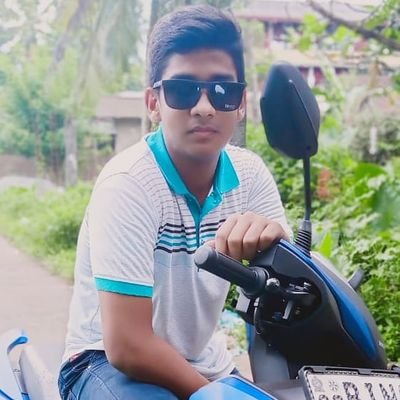 Cricketer 
Fun boy😃
Wish me april 15🎂
Positive person