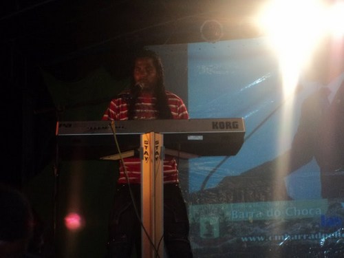 olá moçada ligada em música de qualidade,eu sou antonio marcos e seus teclados.http://t.co/9b0LUelg