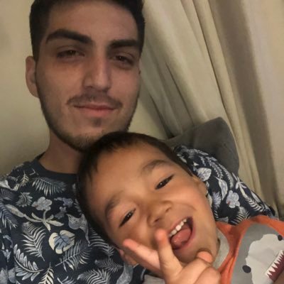 Tengo 23 años ing en comercio exterior Jugador profesional de valorant F/A actualmente