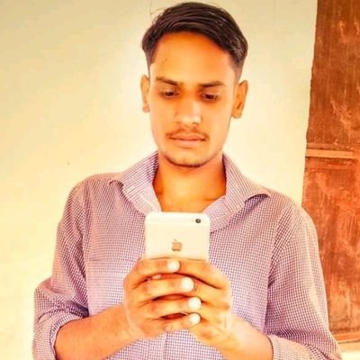 हैसियत का कभी अभिमान मत कर..
उड़ान ज़मीन से शुरू होती है
और ज़मीन पे ही खत्म।