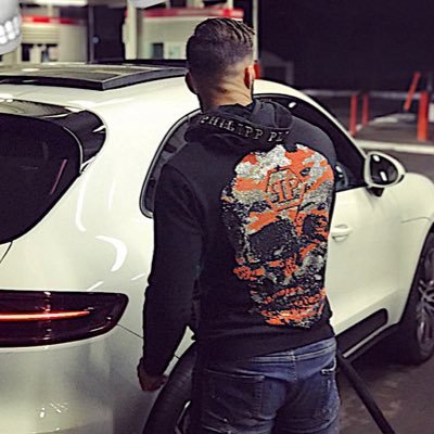 badmanolloo's profile picture. 5.7