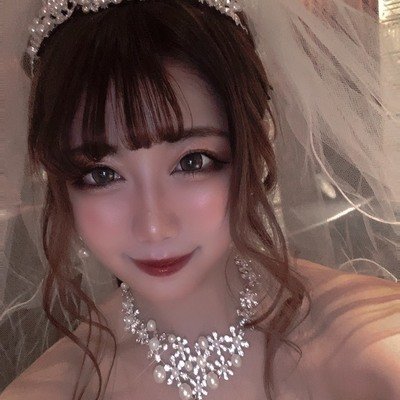 母子家庭で貧乏育ち(´•ω•̥`)⇒介護職に就くもブラックすぎてうつ病になり退職⇒スーパーでレジ打ち⇒今の現状を変えたいと思い、ネットビジネスに出会う⇒3ヵ月で月収100万円達成💗
時間とお金が自由になって幸せな毎日に💌
わたしの様に現状を変えたいと思っている人を無料でサポートしてます✊