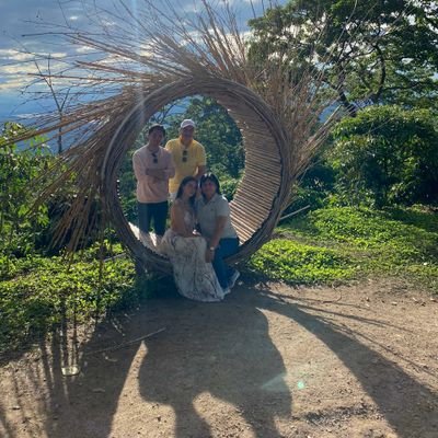 OskArtunduaga's profile picture. Hasta donde sé; problemas psicológicos o psiquiátricos no tengo, me gusta la música, mi profesión y dormir. Como dato curioso; soy una weba cayendo.....