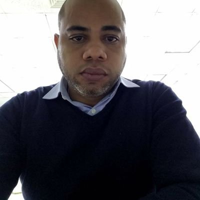 Aspirante a politico.Buen amigo. Servidor público. Crítico social. Ambientalista. Viajero.