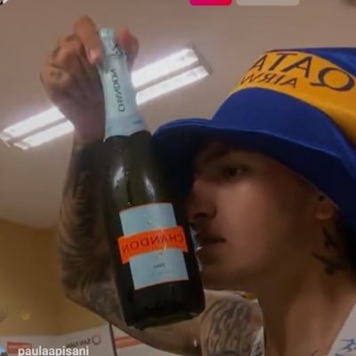 antes en el cuello desodorante, ahora colonia en el sobaco elegante