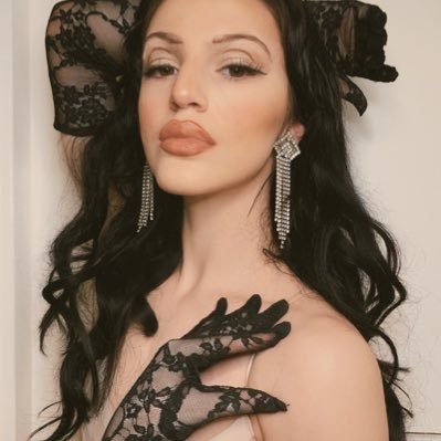 sweetheart ♡ 18+ ♡ ethereal ( fallen) angel ♡ femme fatale ❤︎ 11 lifepath ★ Gemini ♊︎ 333 • •21• Verified ༺♥༻ she/them ❣︎ DM 4 link