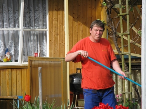 Mein Name ist Ralf Löbner, geboren am
4.4. 1966 in Lichtenstein Sachsen.
Ich wuchs in einer Arbeiterfamilie auf.