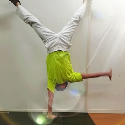 身体と動作の探求者 1日1つ能力向上トレーニング更新 1日5回くらい頭突きをくらう 生後1か月半の娘に 縦抱き 注意 しかし 頭突きする娘も また可愛い 身体と動作の探求者 1日1つ能力向上トレーニング更新 1日5回くらい頭突きをくらう 生後1か月半の娘に 縦抱き 注意 しかし 頭突きする娘も また可愛い