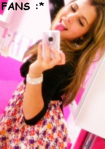 meu nome é  Manuella  e tenho 15 aninhos *--*
Segue ai ?