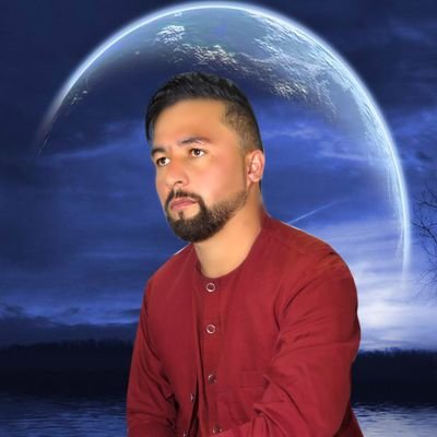 مدت ۱۲ سال تعلیمات ثانوی خویش را به پایان رساندم و به مدت ۸ سال می شود که به قوای خاص کومادو و به کشور عزیزم افغانستان ایفای خدمت می کنم