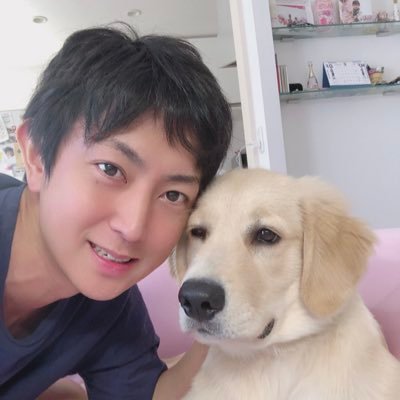 《ゴールデン飼ったら人生変わった》目標10,000人フォロワーまであと5,000人 / 座右の銘『笑う門には福来る』だから笑おう / 名前を呼べばいつでも最高の笑顔をくれる私の先生はこの子です / 愛しさと切なさと心強さを発信・共有するアカウント