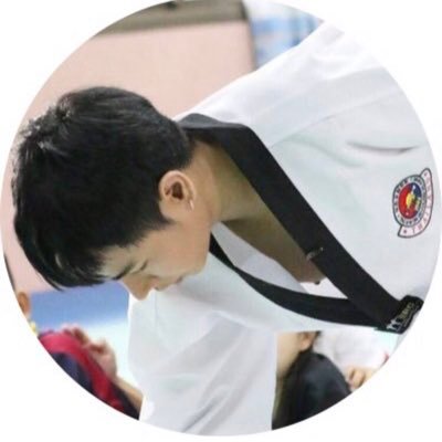 “เธอไม่ควรจะมีเพียงคนเดียวบนโลกใบนี้ ถ้าโลกนี้มีเธอเพิ่มอีกคนจะได้ไหม เป็นไปได้มั้ยเธอ จะรักเธอโดยไม่ต้องไปแย่งใคร” ❤️📻🎤🎼🎵