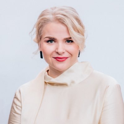 Ylen toimittaja/tuottaja, joka lähtee mielellään seikkailuun. Varsinkin jos mukaan pakataan hyvät eväät ja saan tehdä soittolistan.