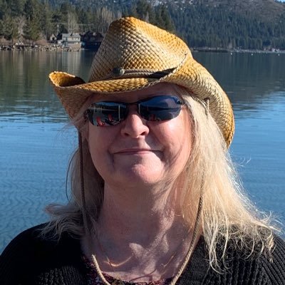 LezlieMayville's profile picture. 